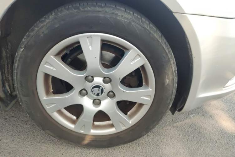Used Skoda Octavia 2015 Classic Model 1.6L Manual Eado Version Right Front Wheel Hub