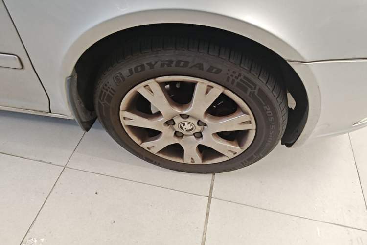 Used Skoda Octavia 2015 Classic Model 1.6L Manual Eado Version Right Front Wheel Hub