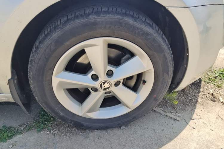 Used Skoda Octavia 2015 1.4TSI DSG Yijun Edition Right Front Wheel Hub