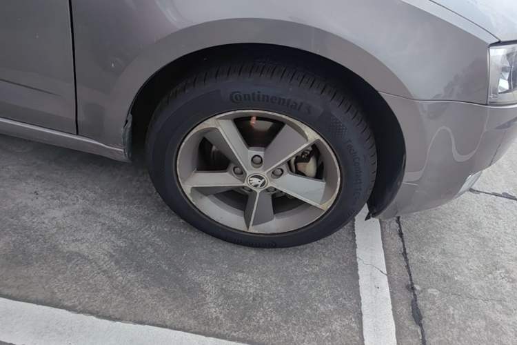 Used Skoda Octavia 2015 1.6L Automatic Yijun Edition Right Front Wheel Hub