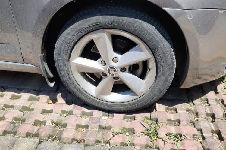 Used Skoda Octavia 2015 1.6L Automatic Yijun Edition Right Front Wheel Hub
