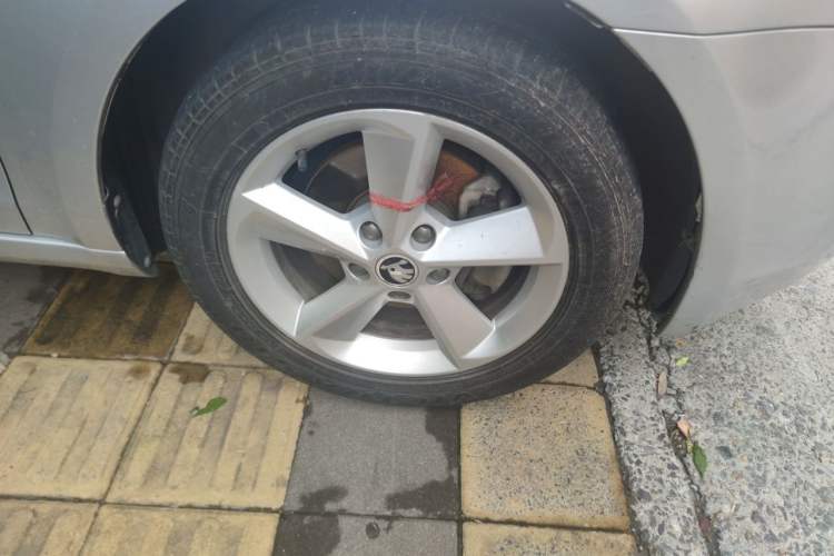 Used Skoda Octavia 2015 1.6L Automatic Yijun Edition Right Front Wheel Hub