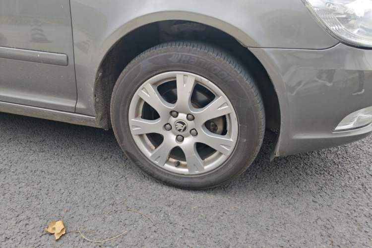 Used Skoda Octavia 2015 Classic Model 1.6L Manual Yijie Edition Right Front Wheel Hub