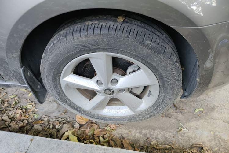 Used Skoda Octavia 2015 1.6L Automatic Yijie Edition Right Front Wheel Hub