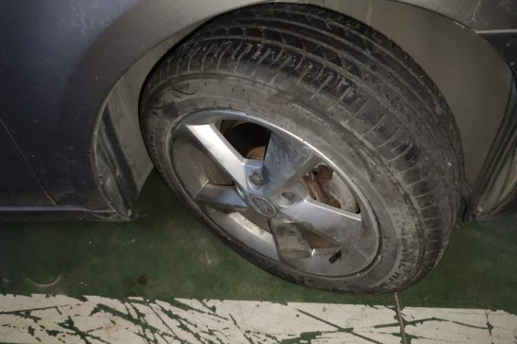 Used Skoda Octavia 2015 1.6L Automatic Yijie Edition Right Front Wheel Hub