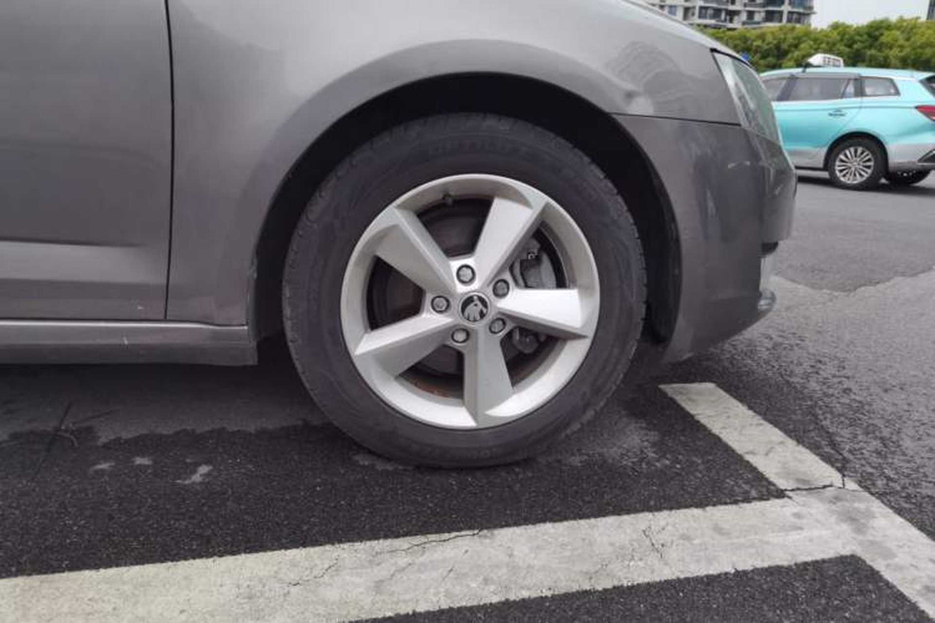 Used Skoda Octavia 2015 1.4TSI DSG Yijun Edition Right Front Wheel Hub