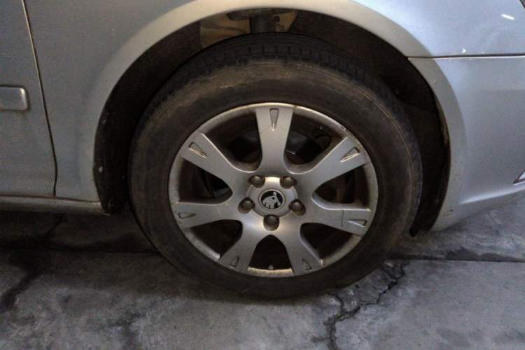 Used Skoda Octavia 2015 Classic Model 1.6L Automatic Yijie Version Right Front Wheel Hub