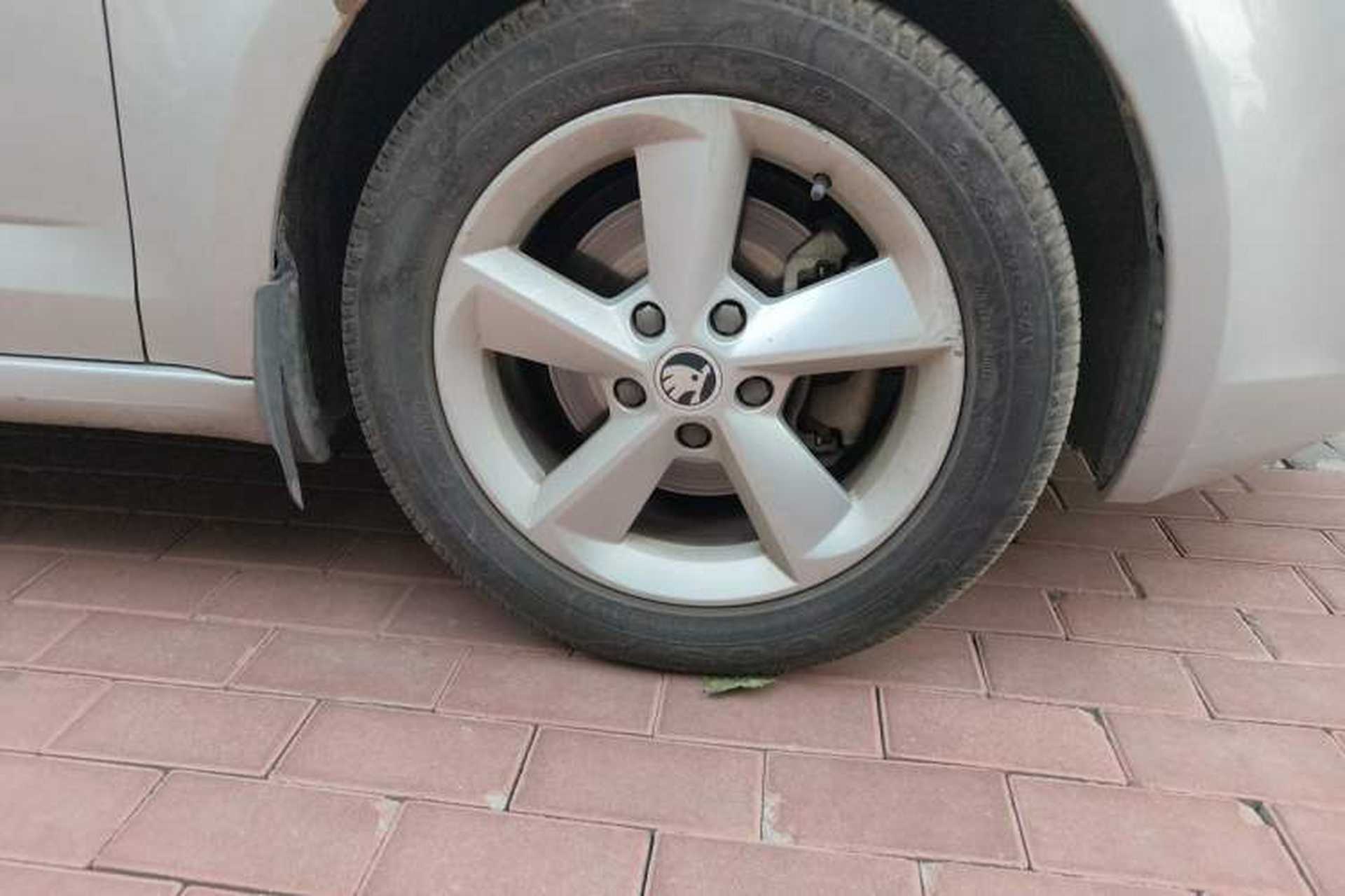 Used Skoda Octavia 2015 1.6L Manual Eado Edition Right Front Wheel Hub