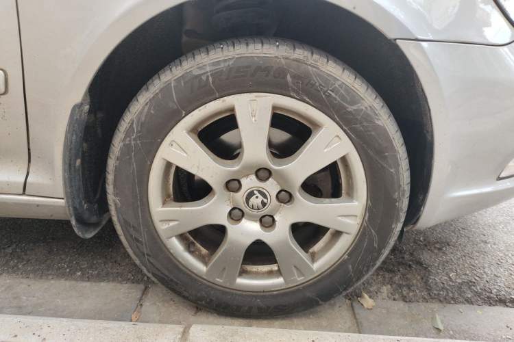 Used Skoda Octavia 2015 Classic Model 1.6L Manual Eado Version Right Front Wheel Hub