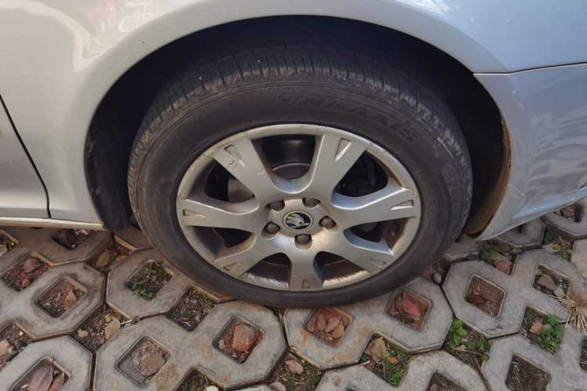 Used Skoda Octavia 2015 Classic Model 1.6L Manual Eado Version Right Front Wheel Hub