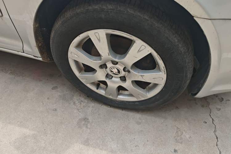 Used Skoda Octavia 2015 Classic Model 1.6L Automatic Yijie Version Right Front Wheel Hub