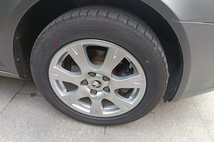 Used Skoda Octavia 2015 Classic Model 1.6L Automatic Yijie Version Right Front Wheel Hub