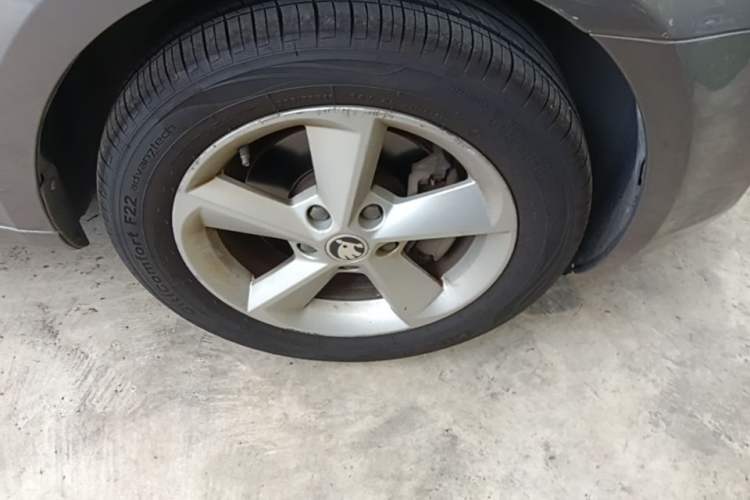 Used Skoda Octavia 2015 1.6L Automatic Yijie Edition Right Front Wheel Hub