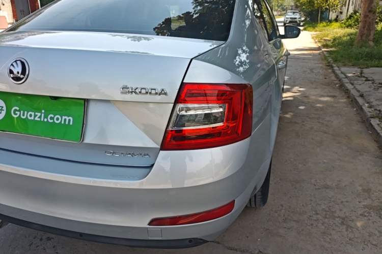 Used Skoda Octavia 2015 1.6L Automatic Yijie Edition Right Rear Taillight