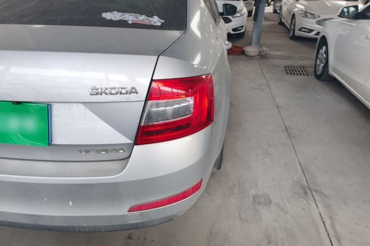 Used Skoda Octavia 2015 1.6L Manual Eado Edition Right Rear Taillight