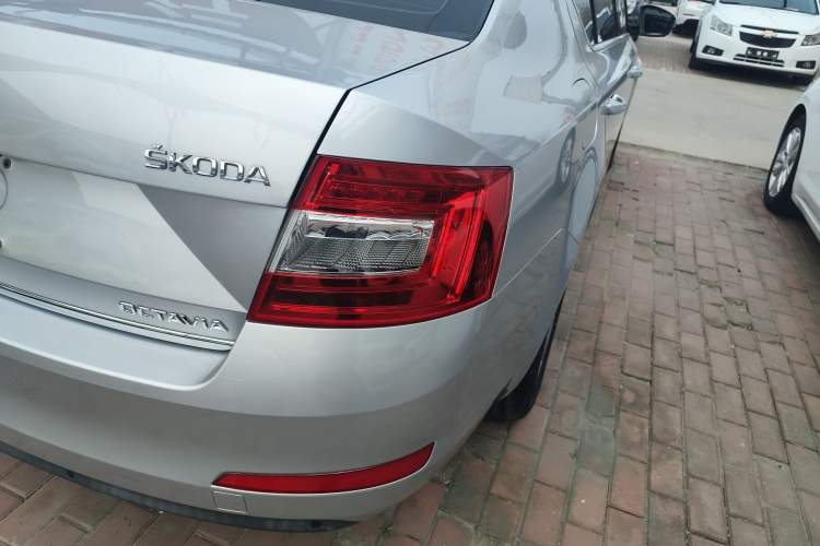 Used Skoda Octavia 2015 1.6L Automatic Yijun Edition Right Rear Taillight