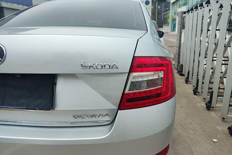 Used Skoda Octavia 2015 1.6L Automatic Yijun Edition Right Rear Taillight