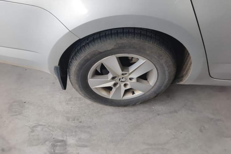 Used Skoda Octavia 2015 1.6L Manual Eado Edition Right Rear Wheel Hub