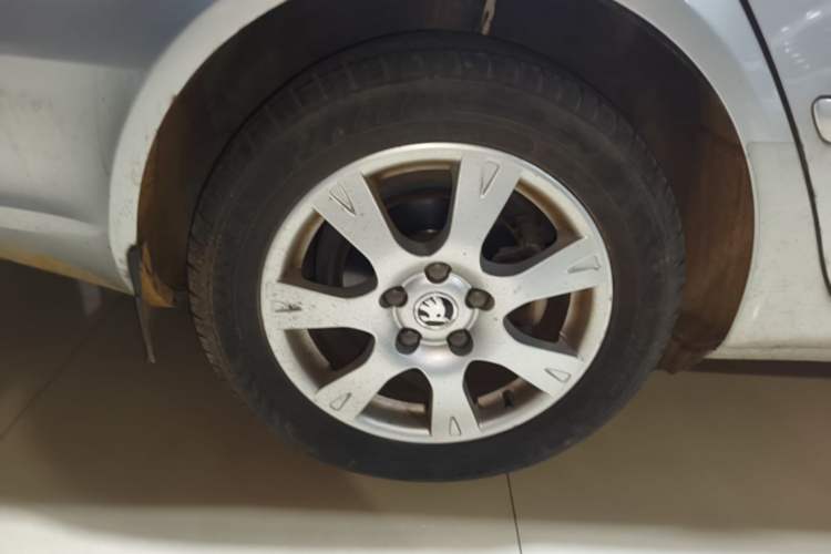 Used Skoda Octavia 2015 Classic Model 1.6L Manual Eado Version Right Rear Wheel Hub