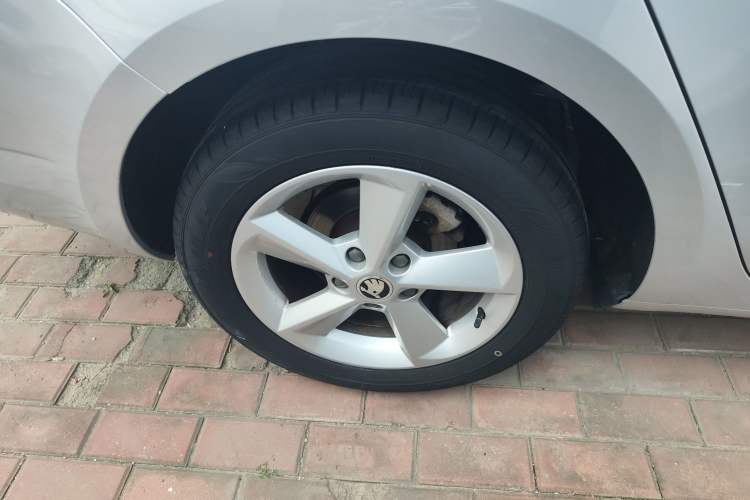 Used Skoda Octavia 2015 1.6L Automatic Yijun Edition Right Rear Wheel Hub