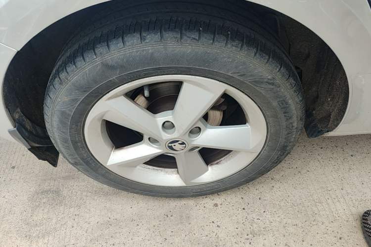Used Skoda Octavia 2015 1.6L Automatic Yijun Edition Right Rear Wheel Hub