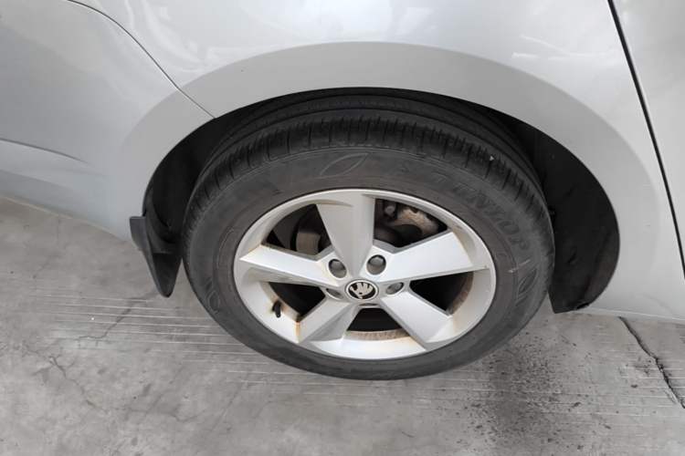 Used Skoda Octavia 2015 1.6L Automatic Yijun Edition Right Rear Wheel Hub
