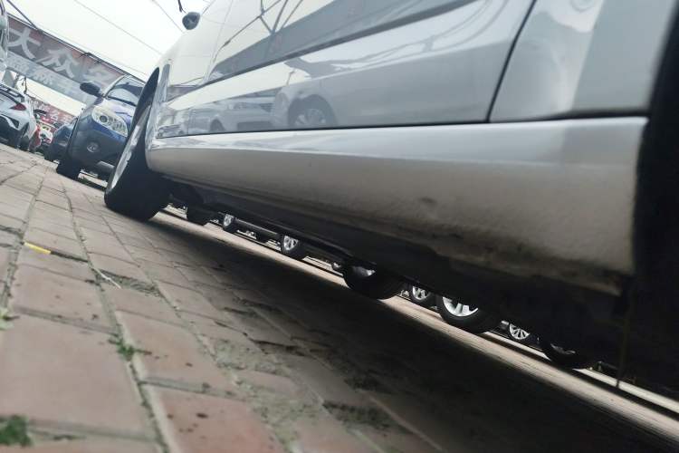 Used Skoda Octavia 2015 1.6L Automatic Yijun Edition Right Side Sill