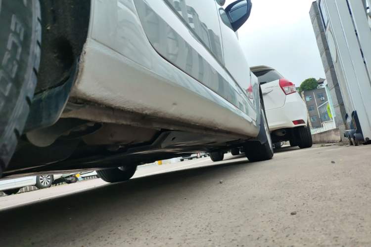 Used Skoda Octavia 2015 1.6L Automatic Yijun Edition Right Side Sill