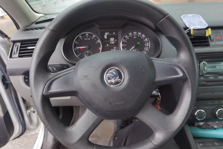 Used Skoda Octavia 2015 1.6L Automatic Eado Edition Steering Wheel