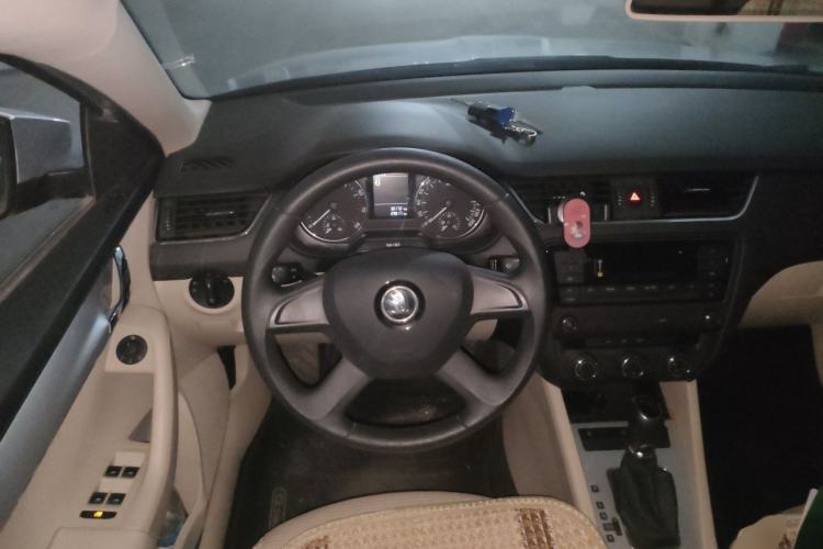 Used Skoda Octavia 2015 1.6L Automatic Yijie Edition Steering Wheel