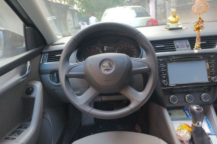 Used Skoda Octavia 2015 1.6L Automatic Yijie Edition Steering Wheel