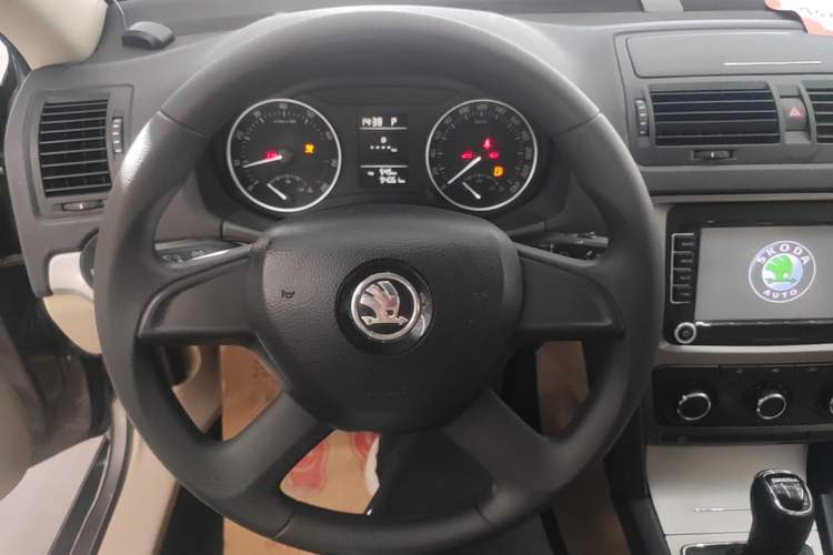 Used Skoda Octavia 2015 Classic Model 1.6L Automatic Yijie Version Steering Wheel