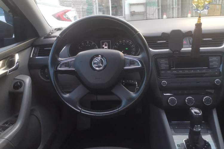 Used Skoda Octavia 2015 1.6L Automatic Yijun Edition Steering Wheel