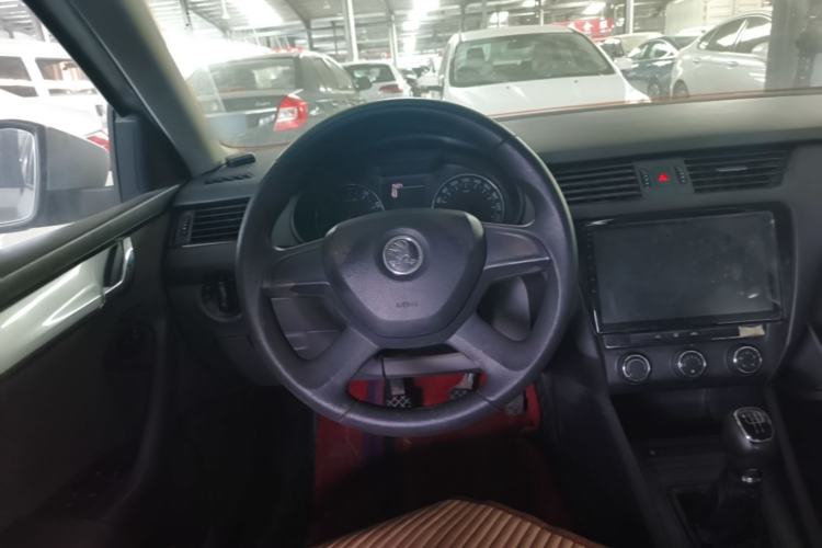 Used Skoda Octavia 2015 1.6L Manual Eado Edition Steering Wheel