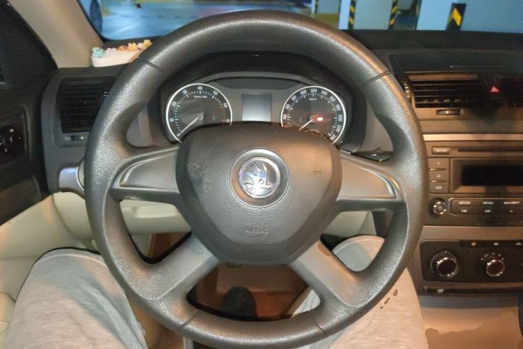 Used Skoda Octavia 2015 Classic Model 1.6L Manual Yijie Edition Steering Wheel