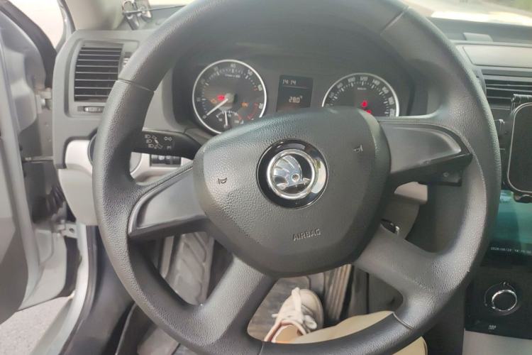 Used Skoda Octavia 2015 Classic Model 1.6L Manual Eado Version Steering Wheel