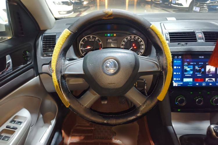 Used Skoda Octavia 2015 Classic Model 1.6L Manual Eado Version Steering Wheel