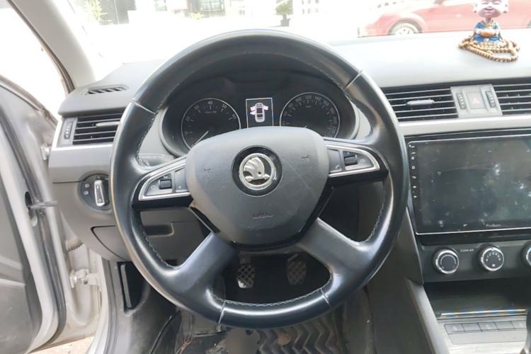 Used Skoda Octavia 2015 1.6L Manual Yijie Edition Steering Wheel
