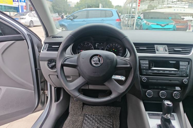 Used Skoda Octavia 2015 1.6L Automatic Yijie Edition Steering Wheel