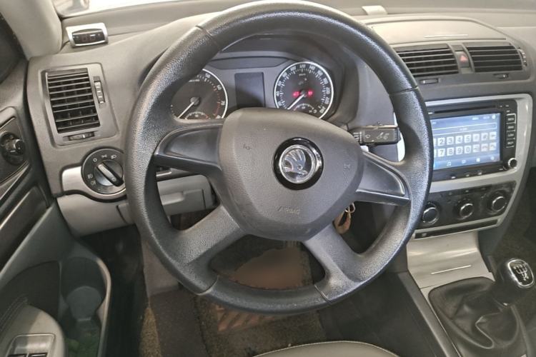 Used Skoda Octavia 2015 Classic Model 1.6L Manual Eado Version Steering Wheel