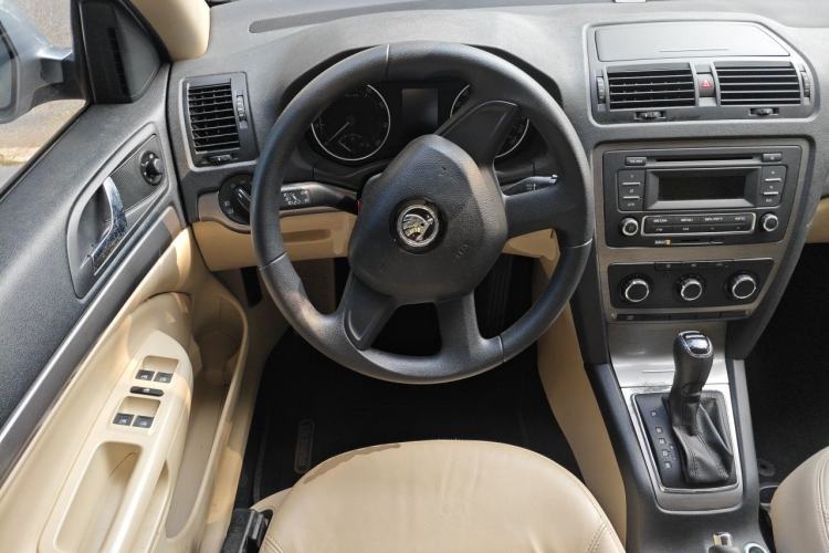 Used Skoda Octavia 2015 Classic Model 1.6L Automatic Yijie Version Steering Wheel