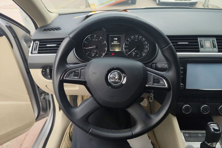 Used Skoda Octavia 2015 1.6L Automatic Yijun Edition Steering Wheel
