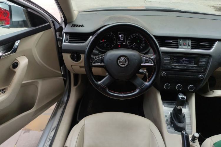 Used Skoda Octavia 2015 1.6L Automatic Yijun Edition Steering Wheel