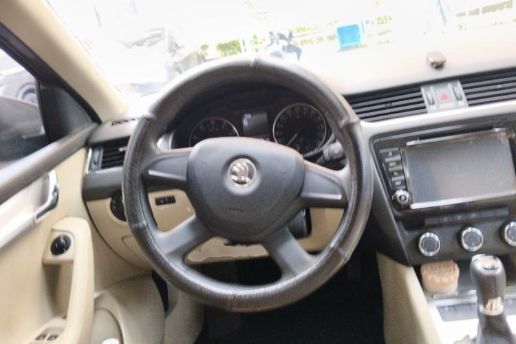 Used Skoda Octavia 2015 1.6L Automatic Yijie Edition Steering Wheel