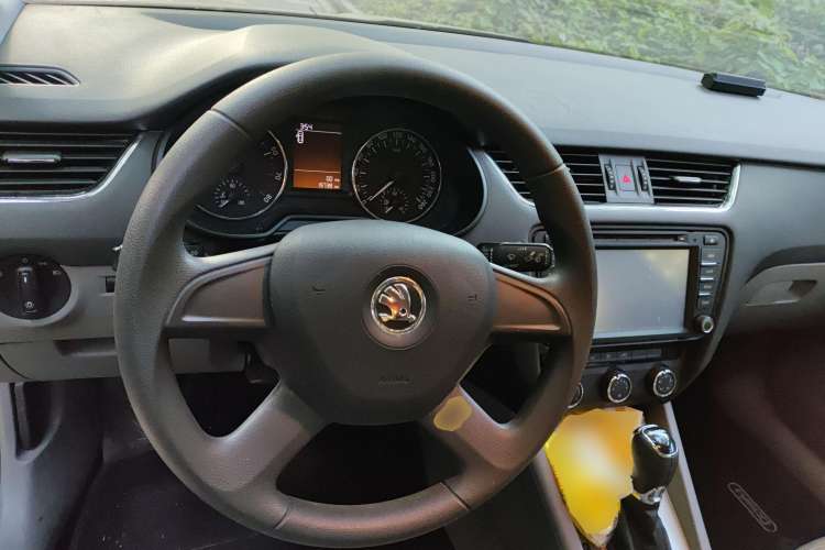 Used Skoda Octavia 2015 1.6L Automatic Yijie Edition Steering Wheel