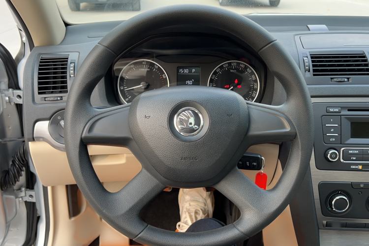Used Skoda Octavia 2015 Classic Model 1.6L Automatic Yijie Version Steering Wheel