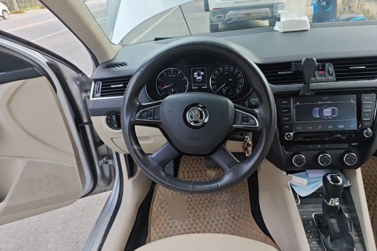Used Skoda Octavia 2015 1.6L Automatic Yijun Edition Steering Wheel