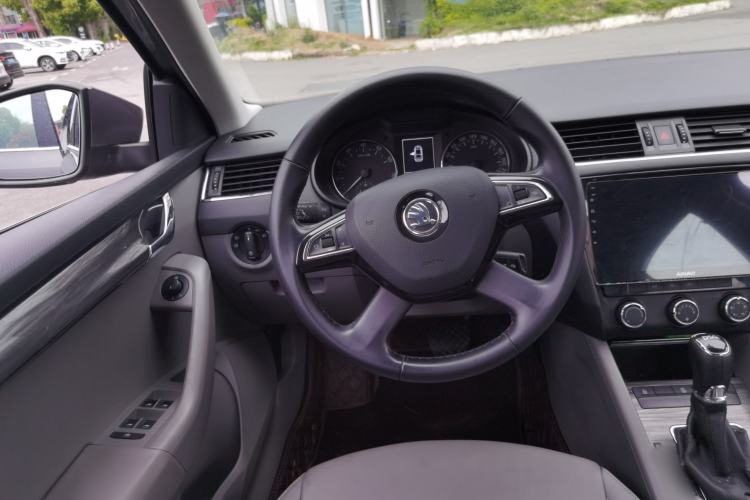 Used Skoda Octavia 2015 1.4TSI DSG Yijun Edition Steering Wheel