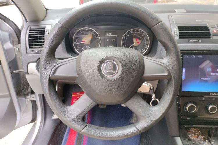 Used Skoda Octavia 2015 Classic Model 1.6L Manual Eado Version Steering Wheel