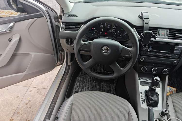 Used Skoda Octavia 2015 1.6L Automatic Yijie Edition Steering Wheel